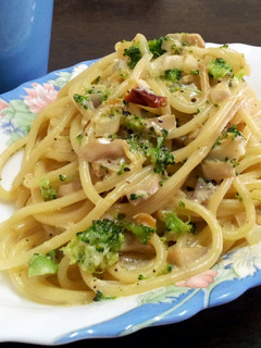 A picture of Carbonara shrimp spaghetti.