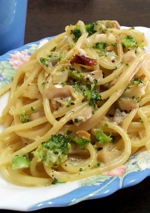 A picture of Carbonara shrimp spaghetti.