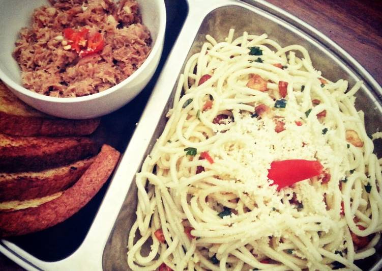 Recipe of Award-winning Spicy Spaghetti Aglio Olio with Tuna Chunks (in english &amp; bahasa)