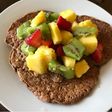 Panqueques de avena y café, con frutas