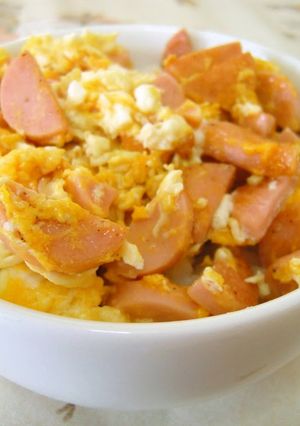 A picture of Rice Bowl with Fish Sausage in Scrambled Eggs.