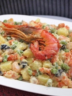 Foto de A Salada Russa com Camarão da Rosinha