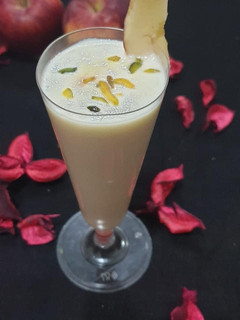 A picture of Apple milk shake.
