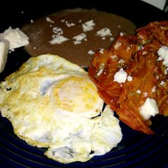 A picture of Chilaquiles (My style).