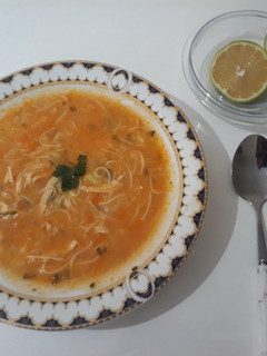 عکسی از دستور سوپ مرغ و جو به روش ریحُون بانُو..🥣