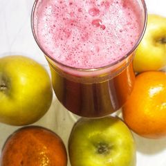 Red Lady, Fruit Punch 🍏🍊🍹 A picture of Red Lady, Fruit Punch 🍏🍊🍹.