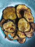 Chips picantes de berenjena