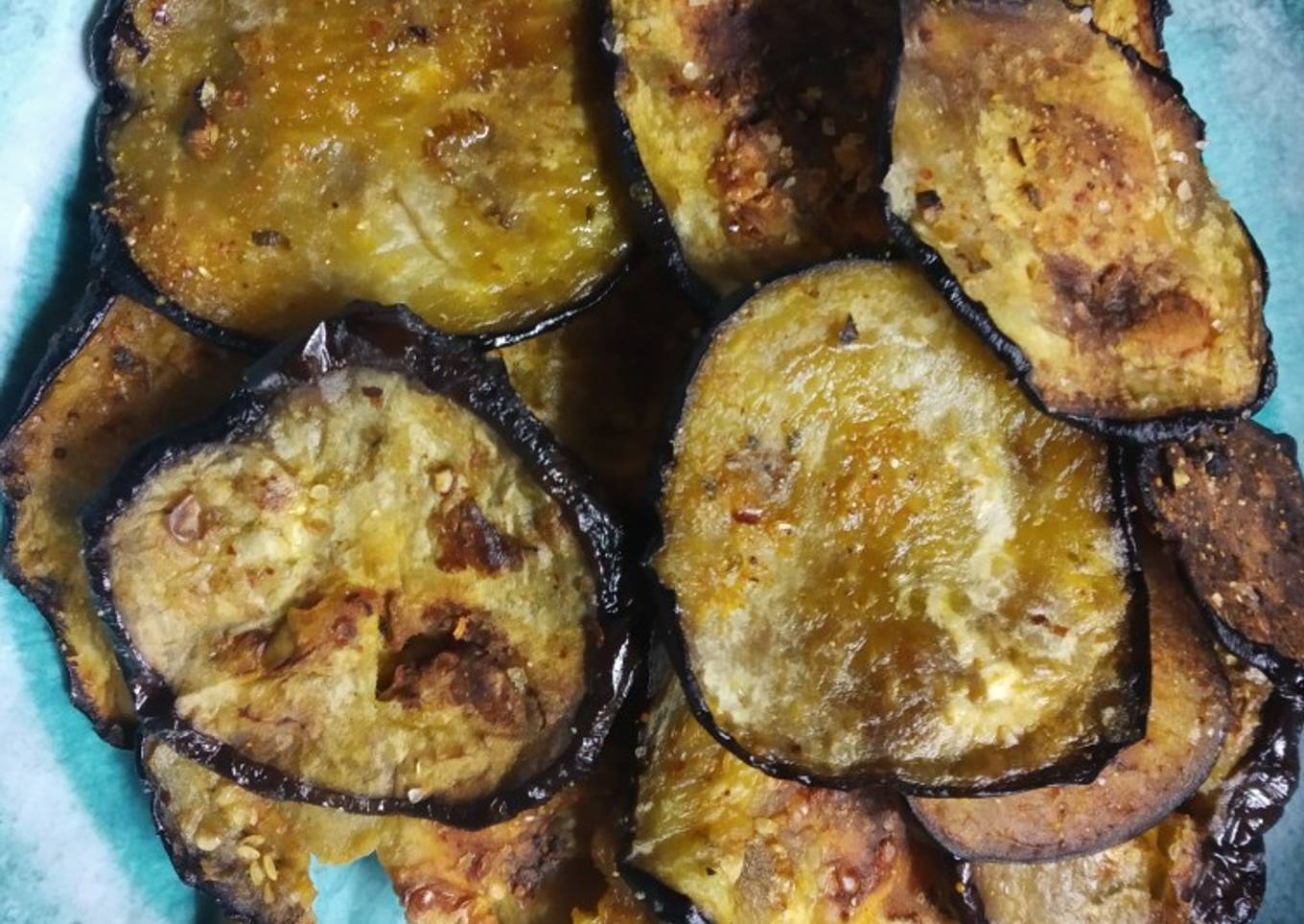 Chips picantes de berenjena