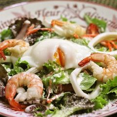 A picture of Caesar Salad Udon.