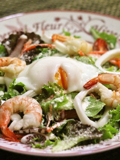 A picture of Caesar Salad Udon.