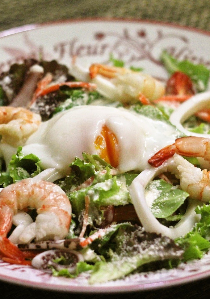 A picture of Caesar Salad Udon.