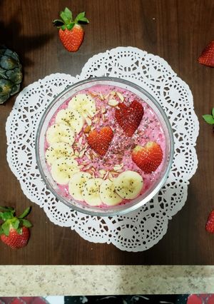 A picture of Strawberry-Beetroot-Banana Smoothie Bowl.