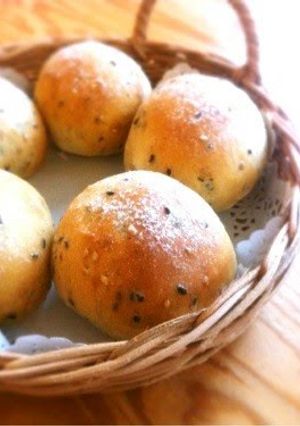 A picture of Everyday Soft Sesame Bread.
