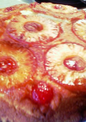 A picture of sunshine 's skillet pineapple upside -down cake.