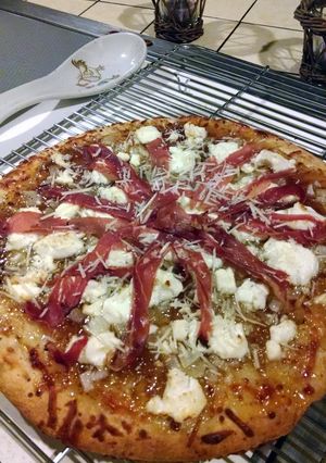 A picture of Sweet and salty pizza.
