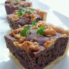 A picture of Pralines Chocolate Tart.