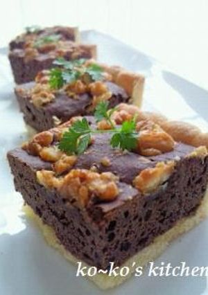 A picture of Pralines Chocolate Tart.
