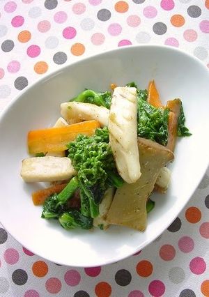A picture of Chinese Stir-Fried Nanohana and Squid.