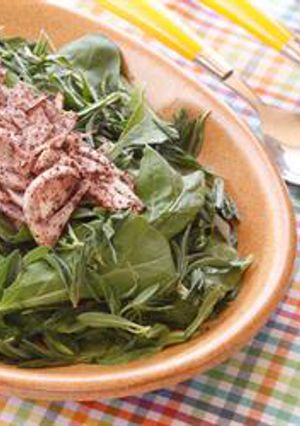 A picture of Arugula and thyme salad - salatet rocca w zaatar.