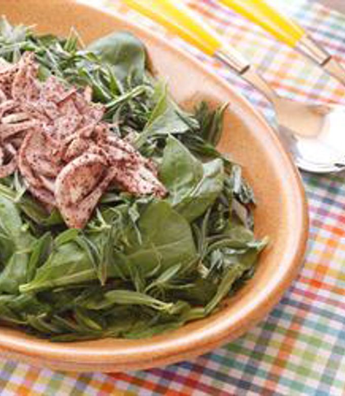 A picture of Arugula and thyme salad - salatet rocca w zaatar.