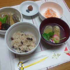 Hamaguri Clam Clear Broth Soup (for your child's first meal celebration) A picture of Hamaguri Clam Clear Broth Soup (for your child's first meal celebration).