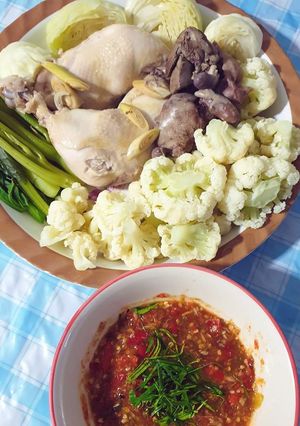 รูปของ ไก่นึ่งผักรวมน้ำจิ้มแจ่ว