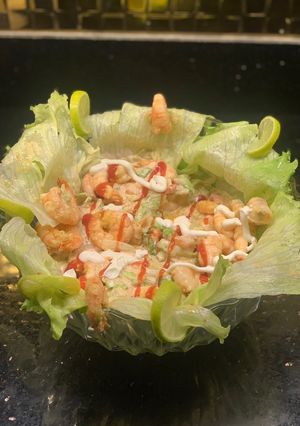 صورة لوصفة سلطه جمبري بالصوص الوردي (shrimp pink sauce salad)
