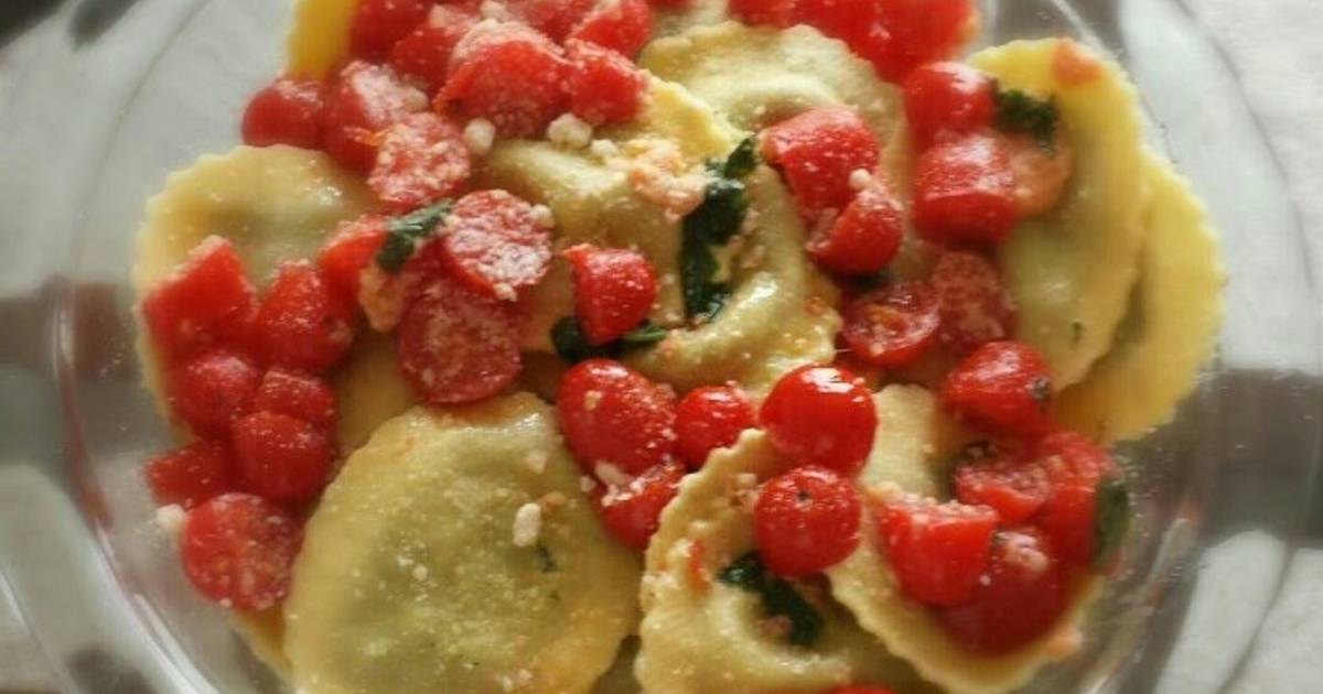 Delicious Ravioli (butter,garlic,basil &cherry tomatoes) Recipe by