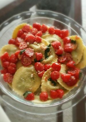 A picture of Delicious Ravioli (butter,garlic,basil &cherry tomatoes).