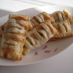 A picture of Caramel Banana Pie with Frozen Puff Pastry Sheets.