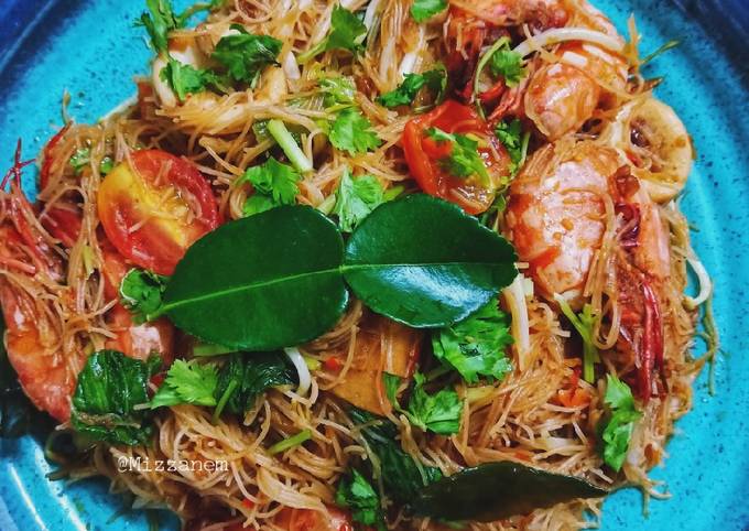 Resipi Bihun Goreng Tomyam Oleh Mizzanem Cookpad