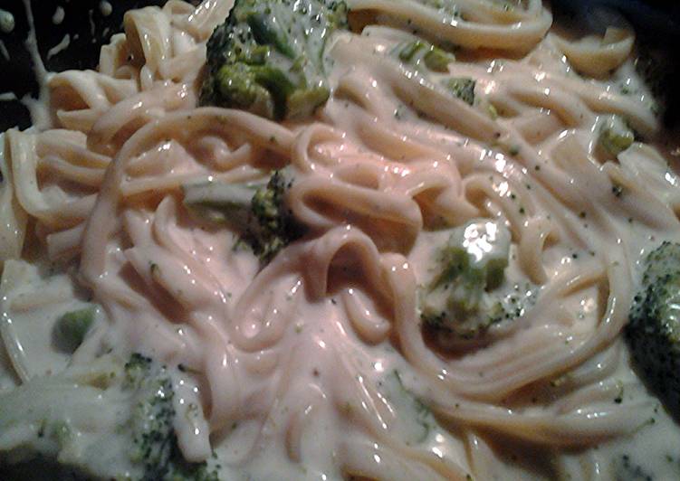 Steps to Make Speedy fettuccine broccoli Alfredo