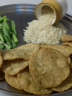 खस्ता लहसुनि मठरी (khasta lehsuni mathri recipe in Hindi) रेसिपी मुख्य फोटो