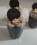 Postre de chocolate con brownie y Chantilly