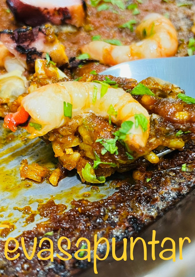 Una foto de Paella de pulpo y gamba roja 🥘 🐙 🦐
