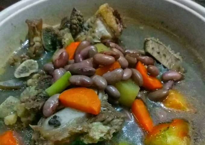 Sop kacang merah tulang iga bumbu minimalis