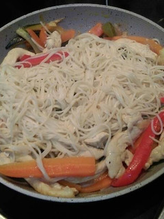 Una foto de Pasta estilo oriental