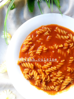 A picture of Eliche in tomato sauce.