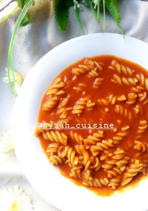 A picture of Eliche in tomato sauce.