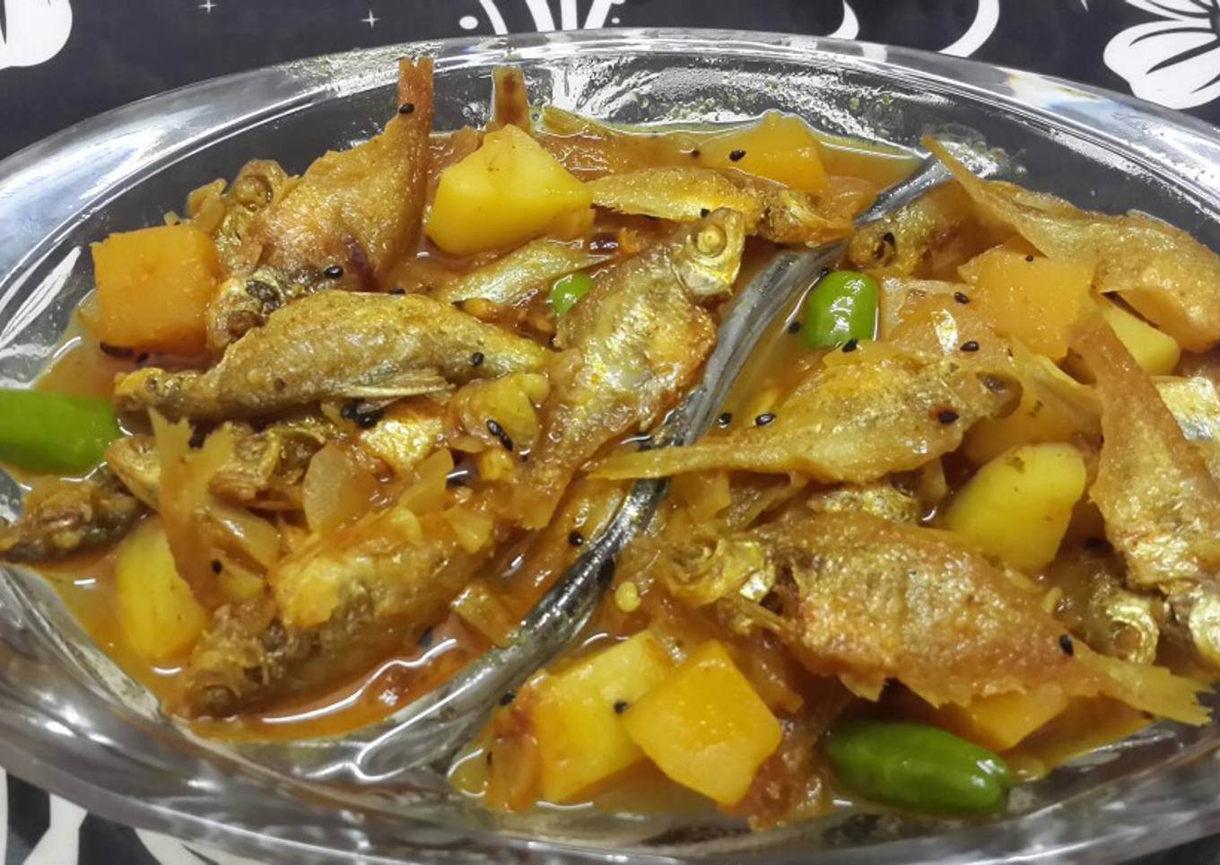 Mourola fish chorchori/ Indian Carplet fish