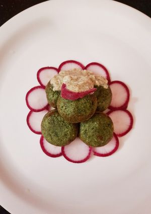 A picture of Green Appam with Radish leaves & Green Gram.