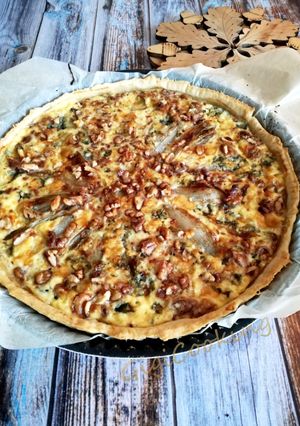 Une photo de Tarte d'automne endives/roquefort/noix