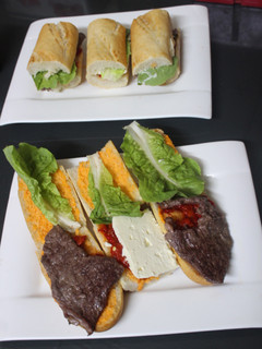 Una foto de Bocadillos de ternera y queso