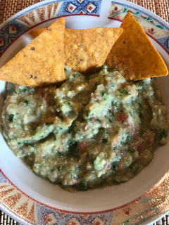 Una foto de Guacamole mexicano