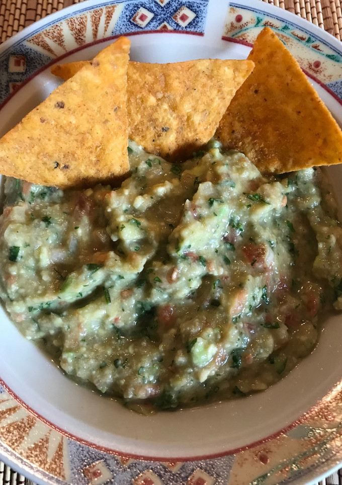 Una foto de Guacamole mexicano