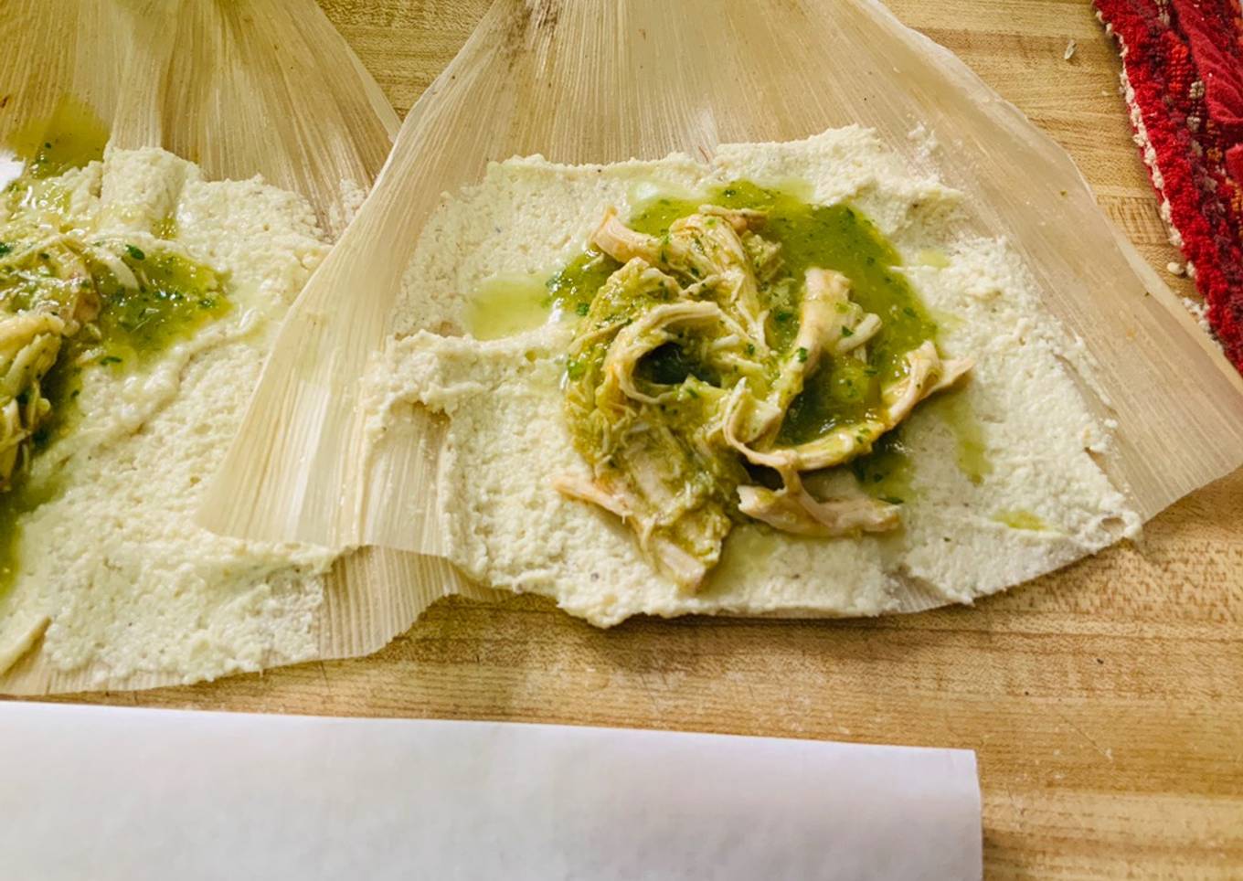 Tamales de Pollo con Salsa Verde