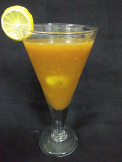મેંગો આઈસ ટી (Mango Ice Tea Recipe In Gujarati) રેસીપી મુખ્ય ફોટો