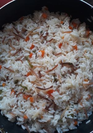 Una foto de Arroz con fideos
