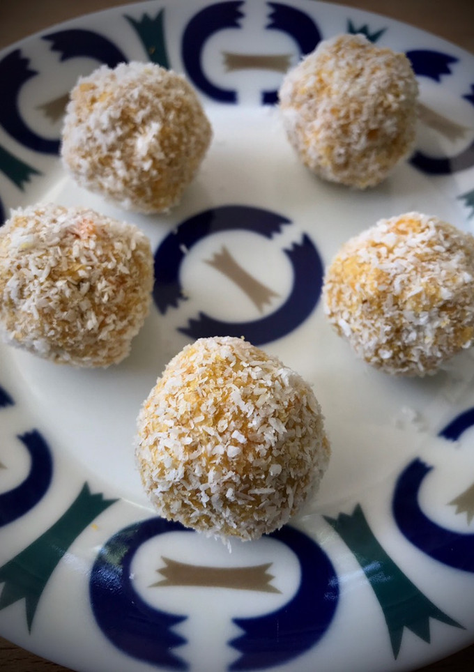 Una foto de Bolitas de coco anisadas