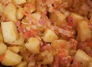 Una foto de Papás guizadas con tocino "fácil y deliciosas"